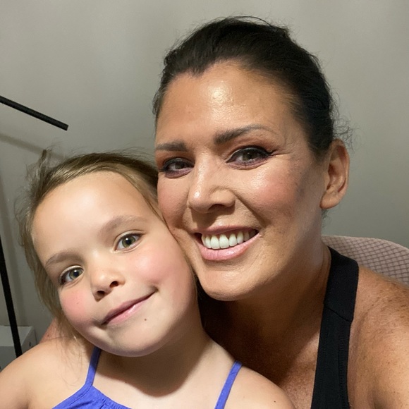 Meet your Posher, Jennifer - Picture 2 of 6